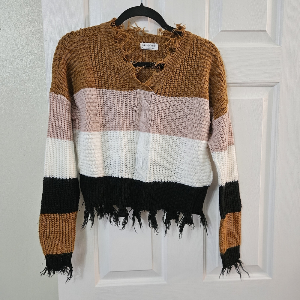 Stylish V-Neck Sweater with Frayed Hem